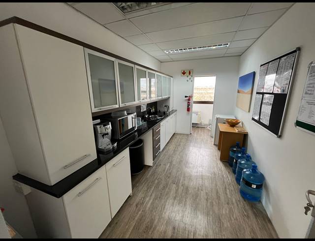222M² OFFICE TO LET IN PINELANDS